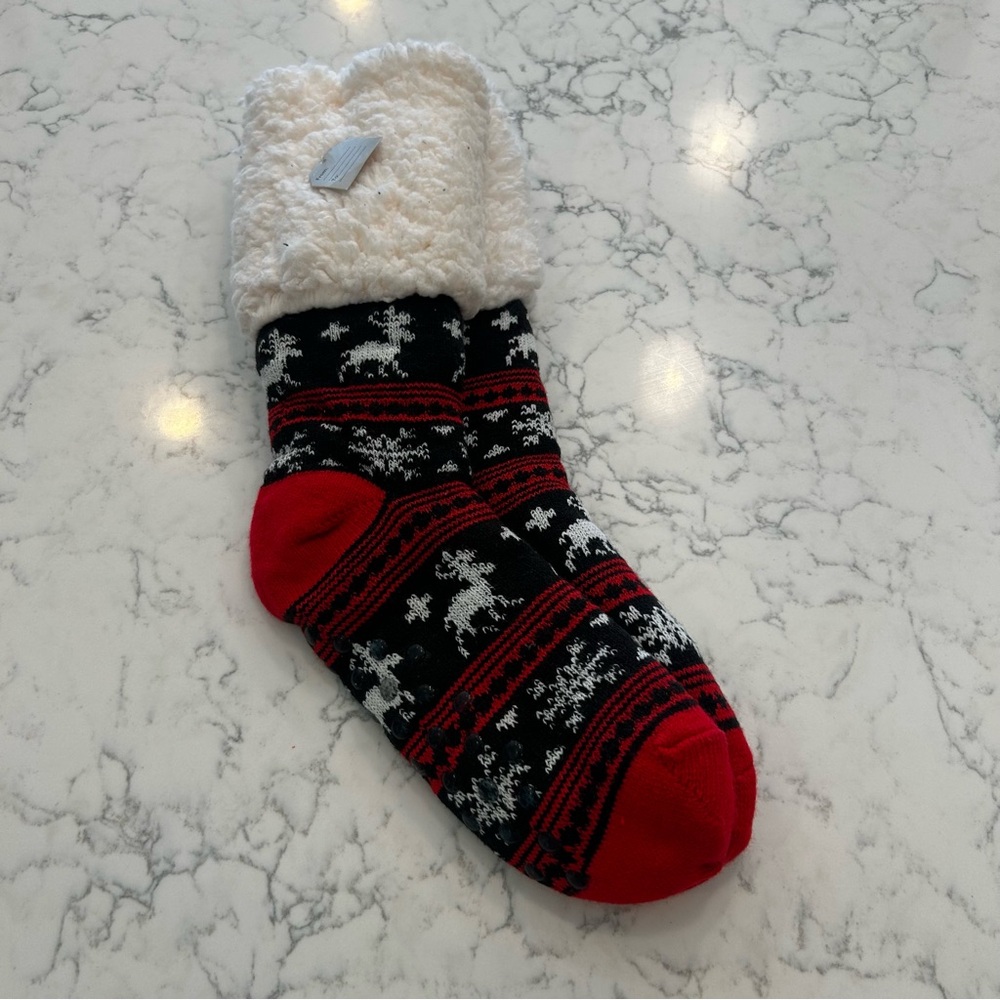 NWOT Fair Isle Reindeer Black & Red Christmas Slipper Socks‎ One Size Fits Most